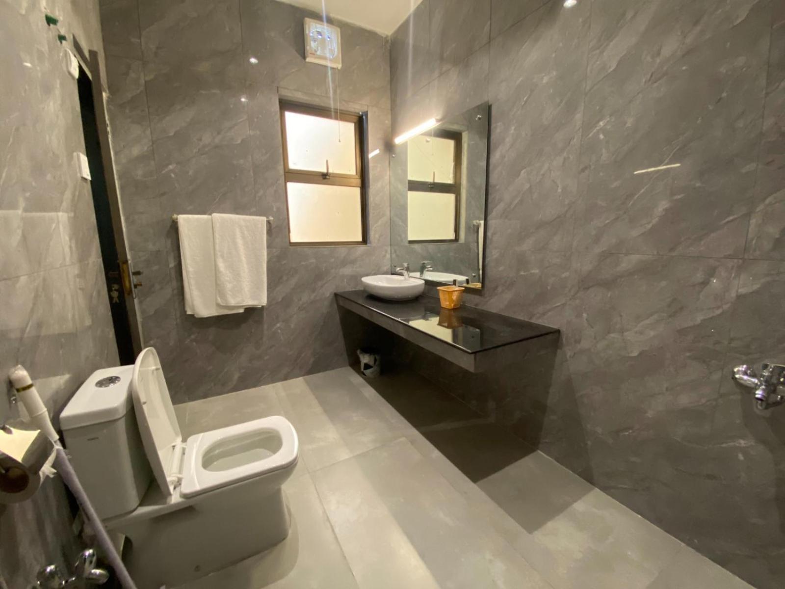 Hotel Vip Express Peshawar Exterior foto